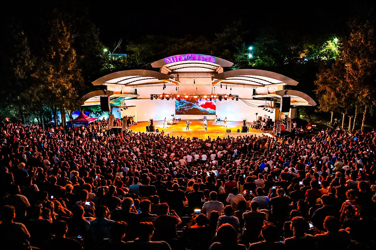 EL SHOW DE LOS TEKIS HIZO VIBRAR MINA CLAVERO: Más de 4.500 personas disfrutaron de una noche inolvidable en el Anfiteatro Municipal