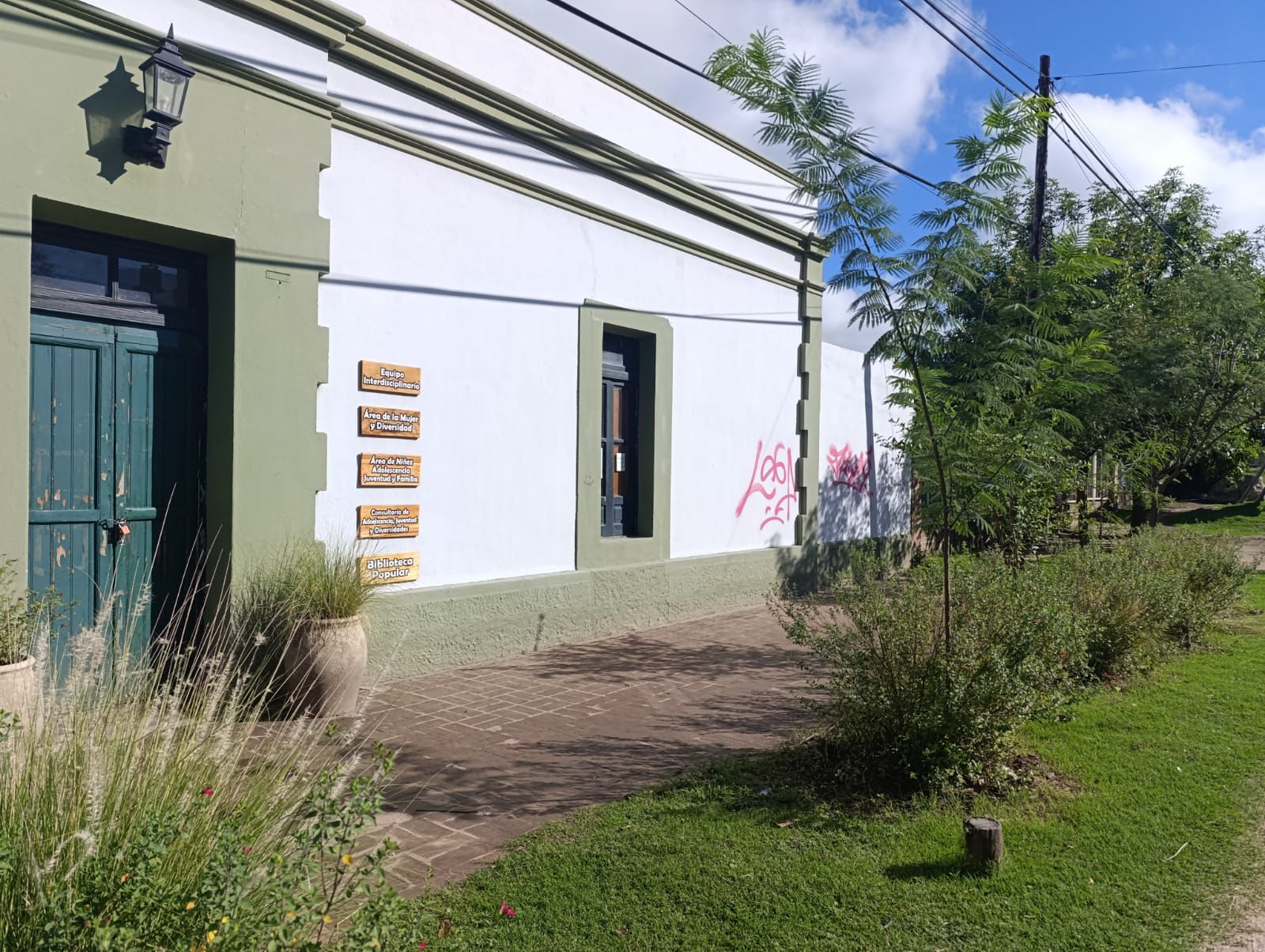 SAN JAVIER: IDENTIFICARON A LOS AUTORES DE PINTADAS EN ESCUELAS
